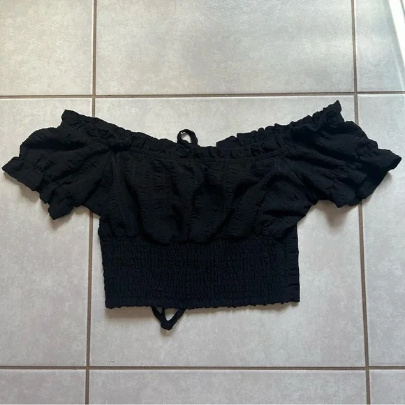 White Fox Boutique Gemini Off the Shoulder Crop - Picture 4 of 7